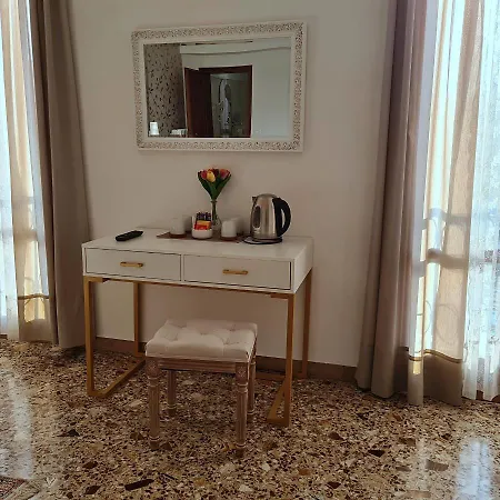 Canal View Homestay Venice
