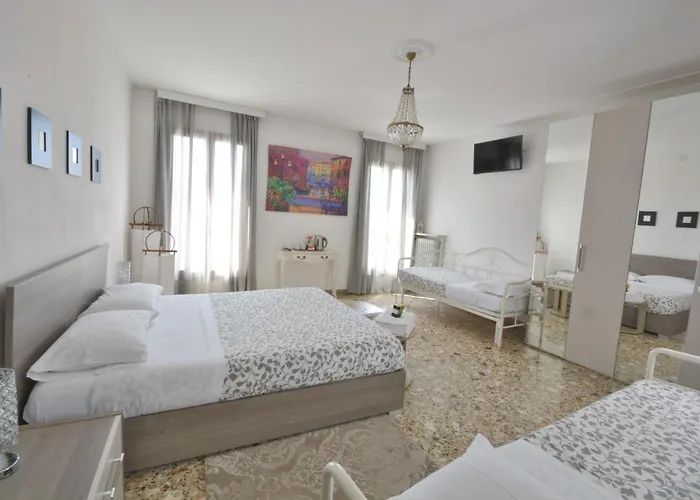 Canal View * ונציה